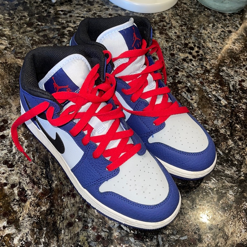 Very nice pair of Jordan 1’s. Only worn two times. They are barely used.